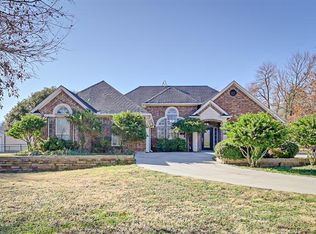 271 Fossil Rock Dr, Azle, TX 76020
