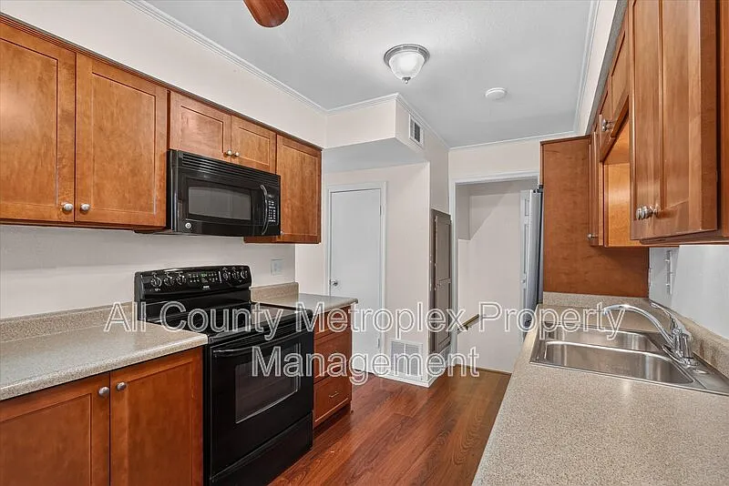 2 bed, 2.5 bath, 1632 sqft, $2,100 — Photo 3