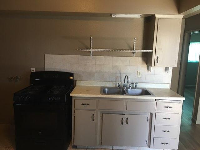 2nd image of 11 E Tuolumne St