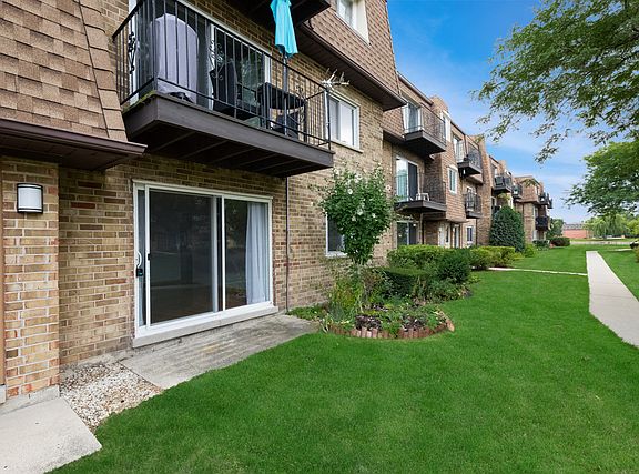 3rd image of 9469 Bay Colony Dr APT 1S