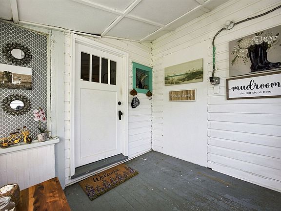 3rd image of 4405 Navajo Dr NE