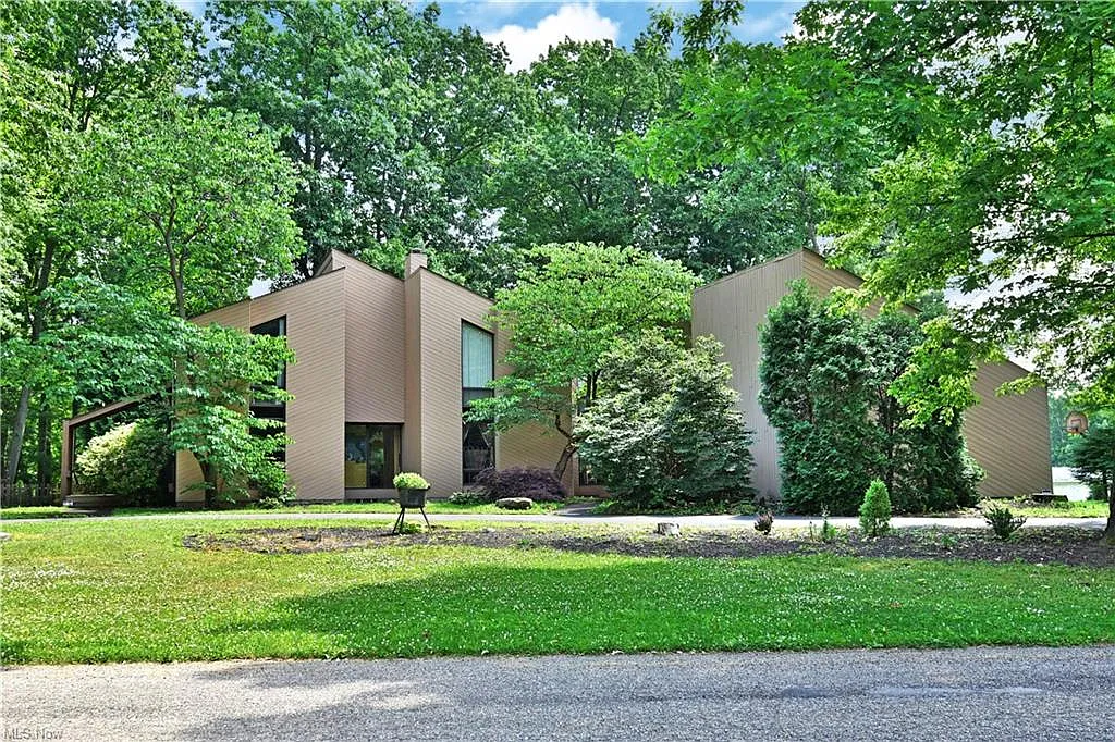 985 Royal Arms Dr photo 1