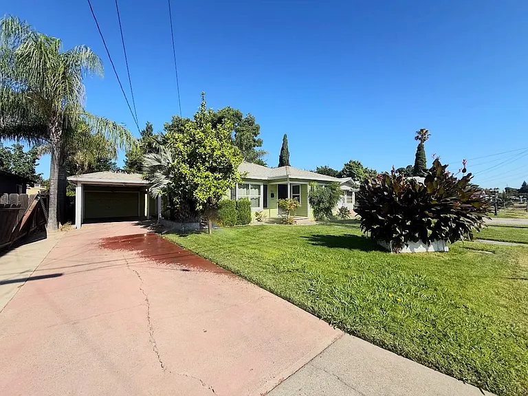 3021 Oleander Ave — Photo 2