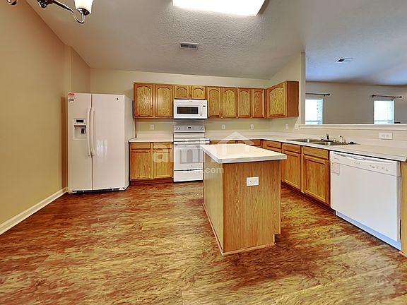 3rd image of 108 Elbow Cir