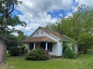 324 Roxboro St, Haw River, NC 27258