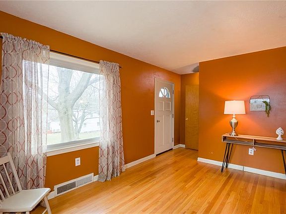 5th image of 301 Terrace Dr