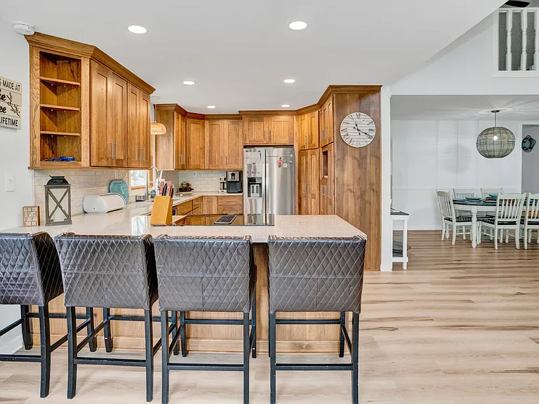 218 Long Island Dr — Photo 12