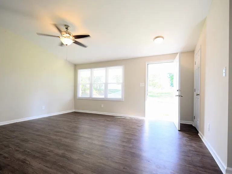 405 Andrews Rd — Photo 3