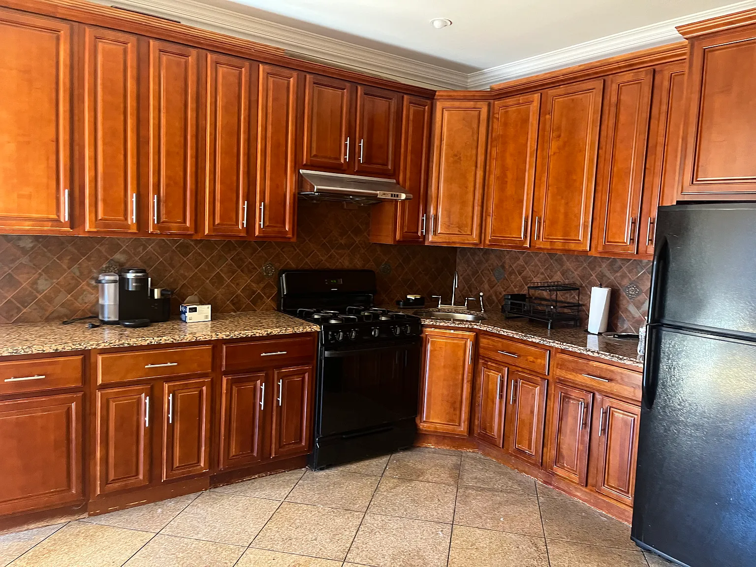 3 bed, 1200 sqft, $3,000 — Photo 3