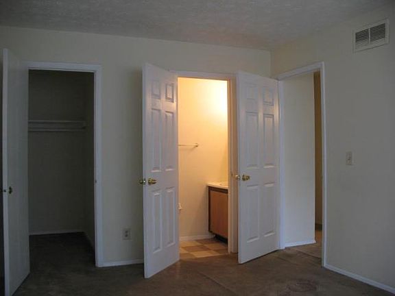 4th image of 2208 Lincoln Ave