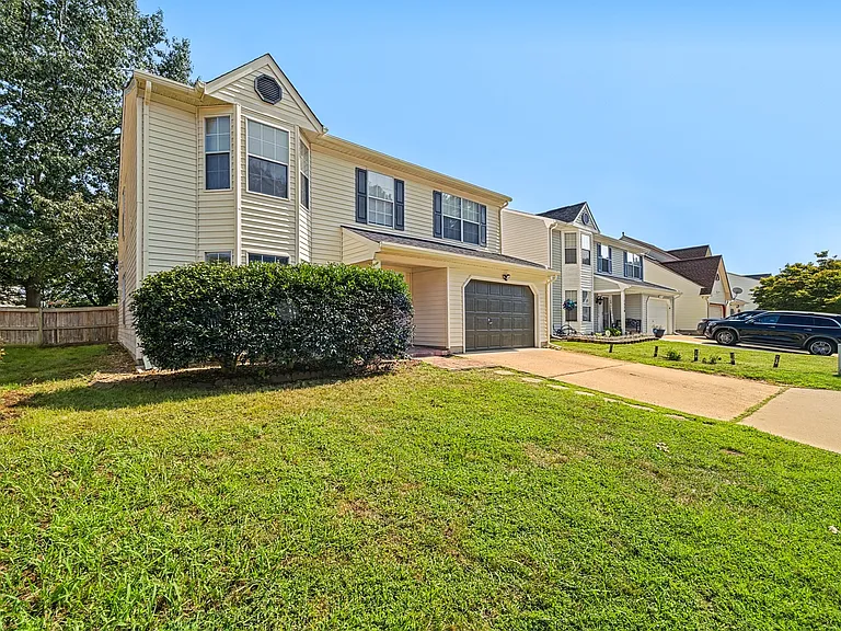 1578 Winthrope Dr — Photo 2