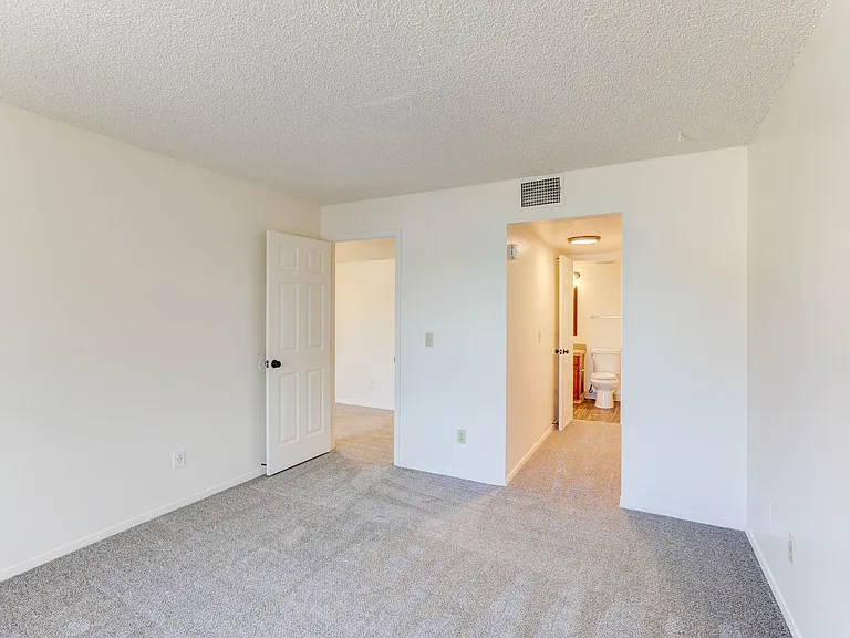 Dover Commons Apartments — Photo 48