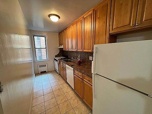3rd image of 143-49 Barclay Ave #2A