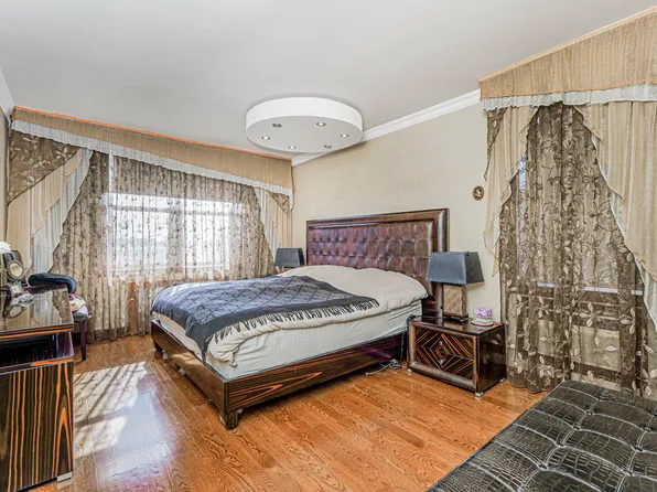 735 Avenue W image 14 of 28