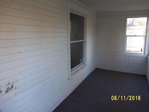3rd image of 349 Wood St N
