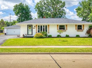 1553 Crystal Springs Ave, Oshkosh, WI 54902