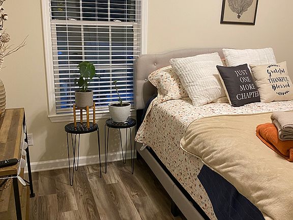 Another side of the same room