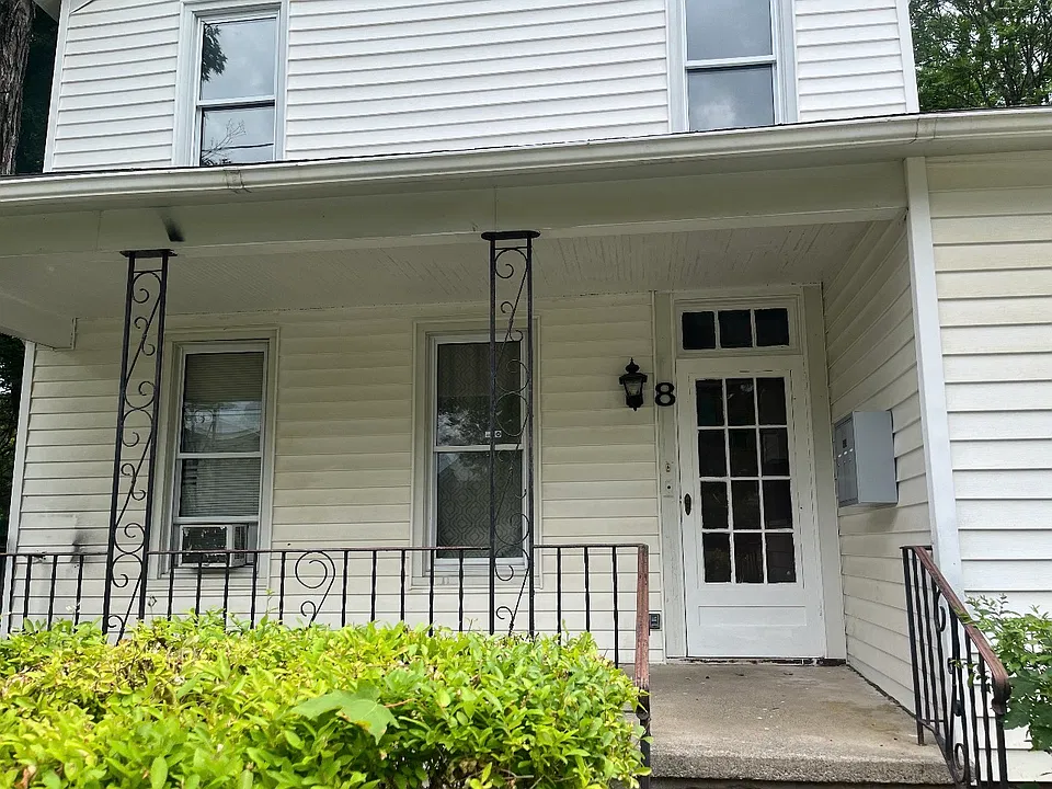 8 Ann St #2R