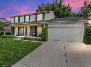 34072 Fonville Dr, Livonia, MI 48152