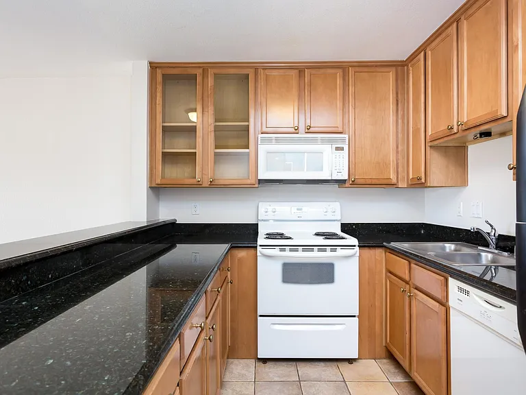 3030 Suncrest Dr #409 — Photo 9