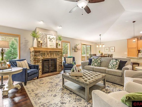 5th image of 128 Grovebrook Dr