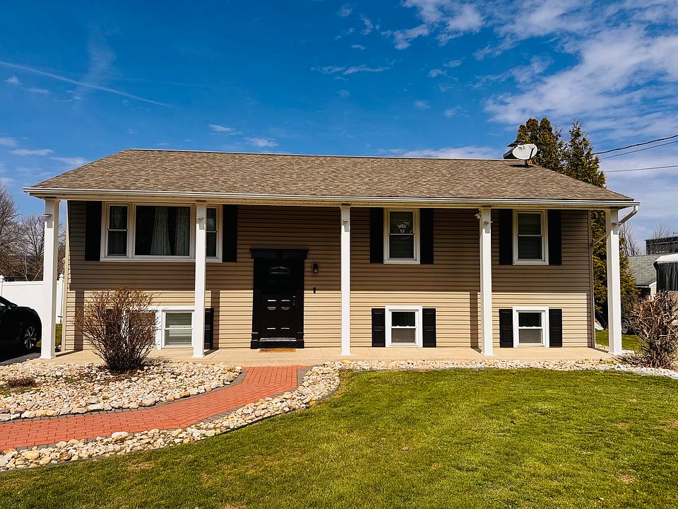 1st image of 2 Evergreen Ln