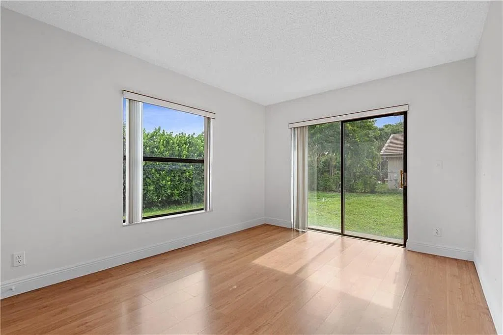 4 bed, 2.0 bath, 1931 sqft, $4,200 — Photo 4