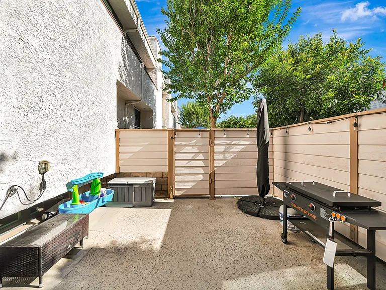 10231 Independence Ave — Photo 53