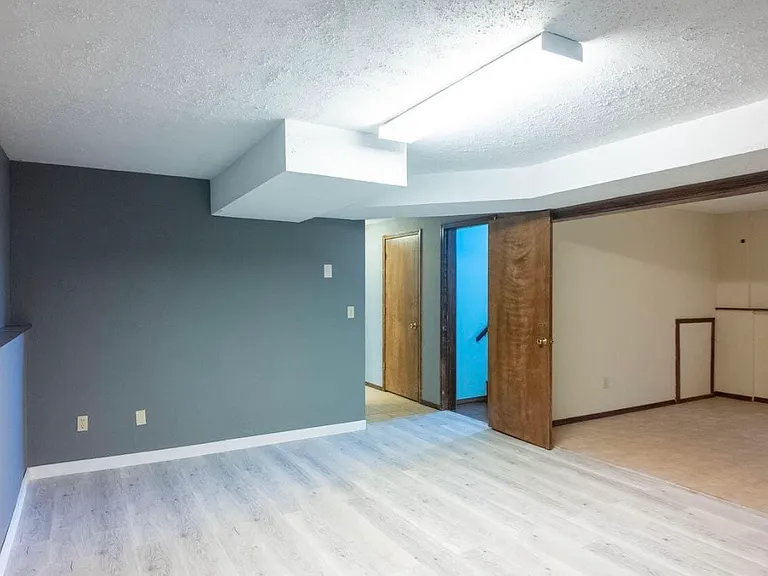 1910 Katherine Dr — Photo 1