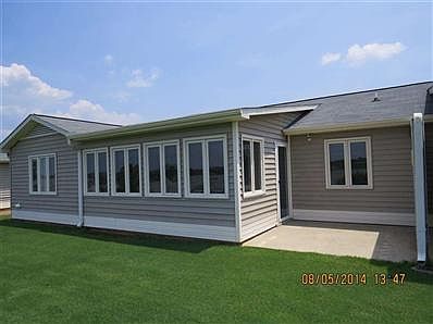3rd image of 9 Lake Summit Dr