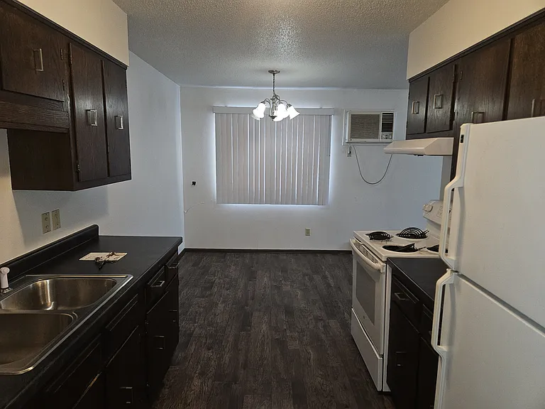 1144 Langley Rd — Photo 6