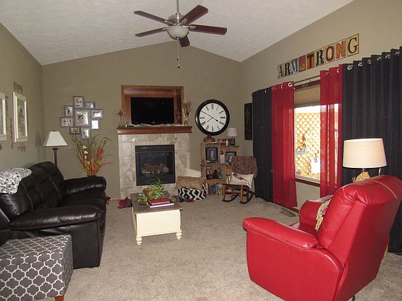 Living room w/ gas fireplace