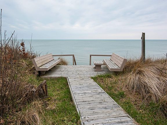 Bluff Side Deck