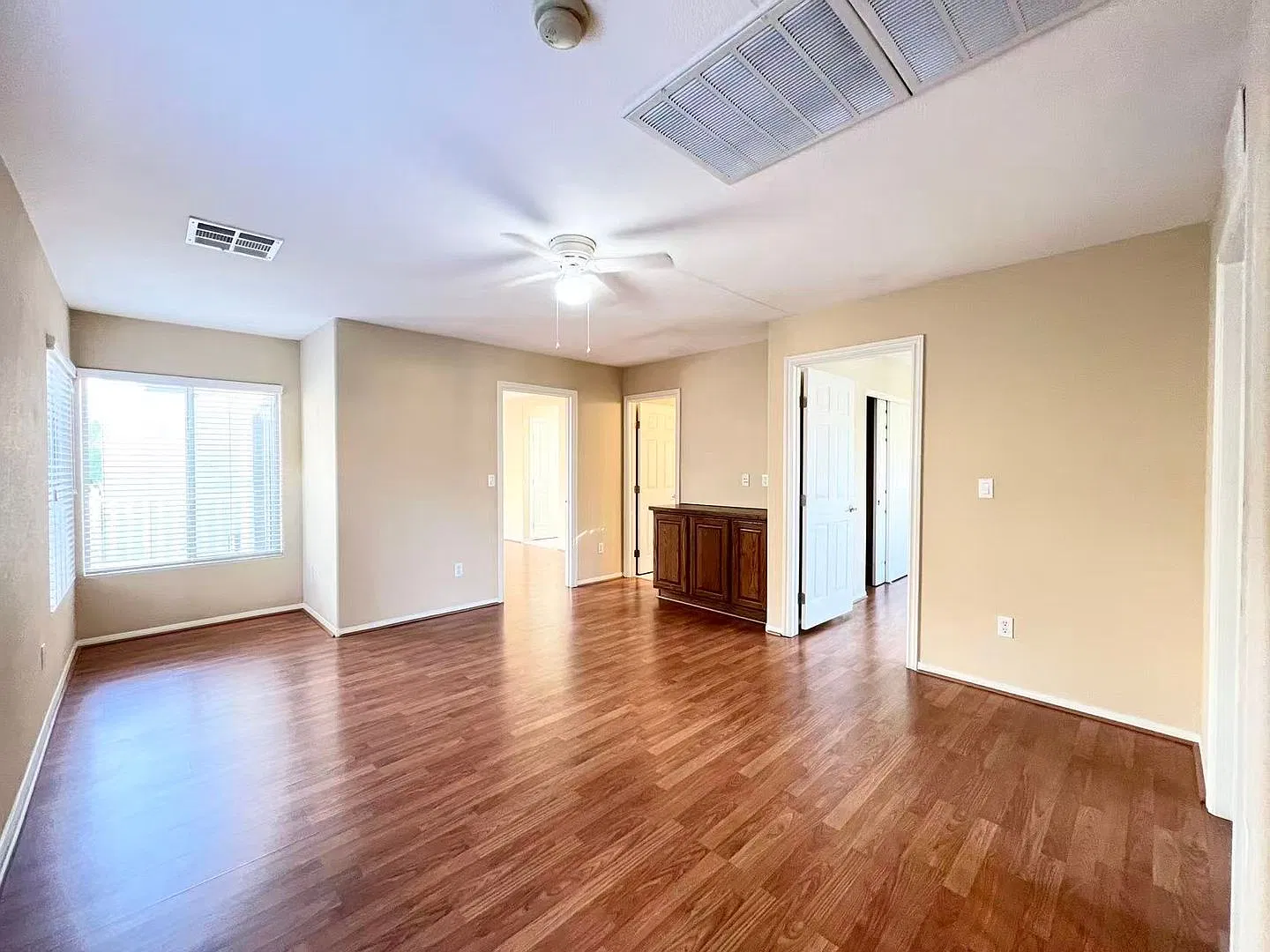 Charming 2-bedroom, 3-bathroom home in the heart of Las Vegas — Photo 4