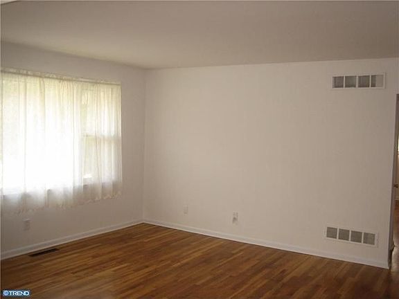 4th image of 2200 E Huntington Dr