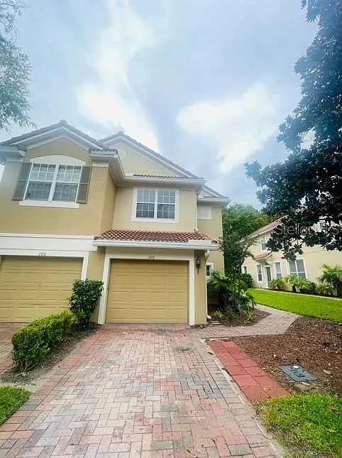 3 bed, 2.5 bath, 1665 sqft, $2,300 — Photo 2