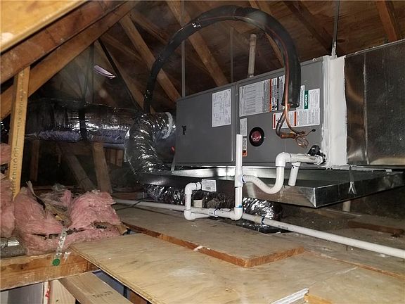 3rd image of 6012 Dunn Dr
