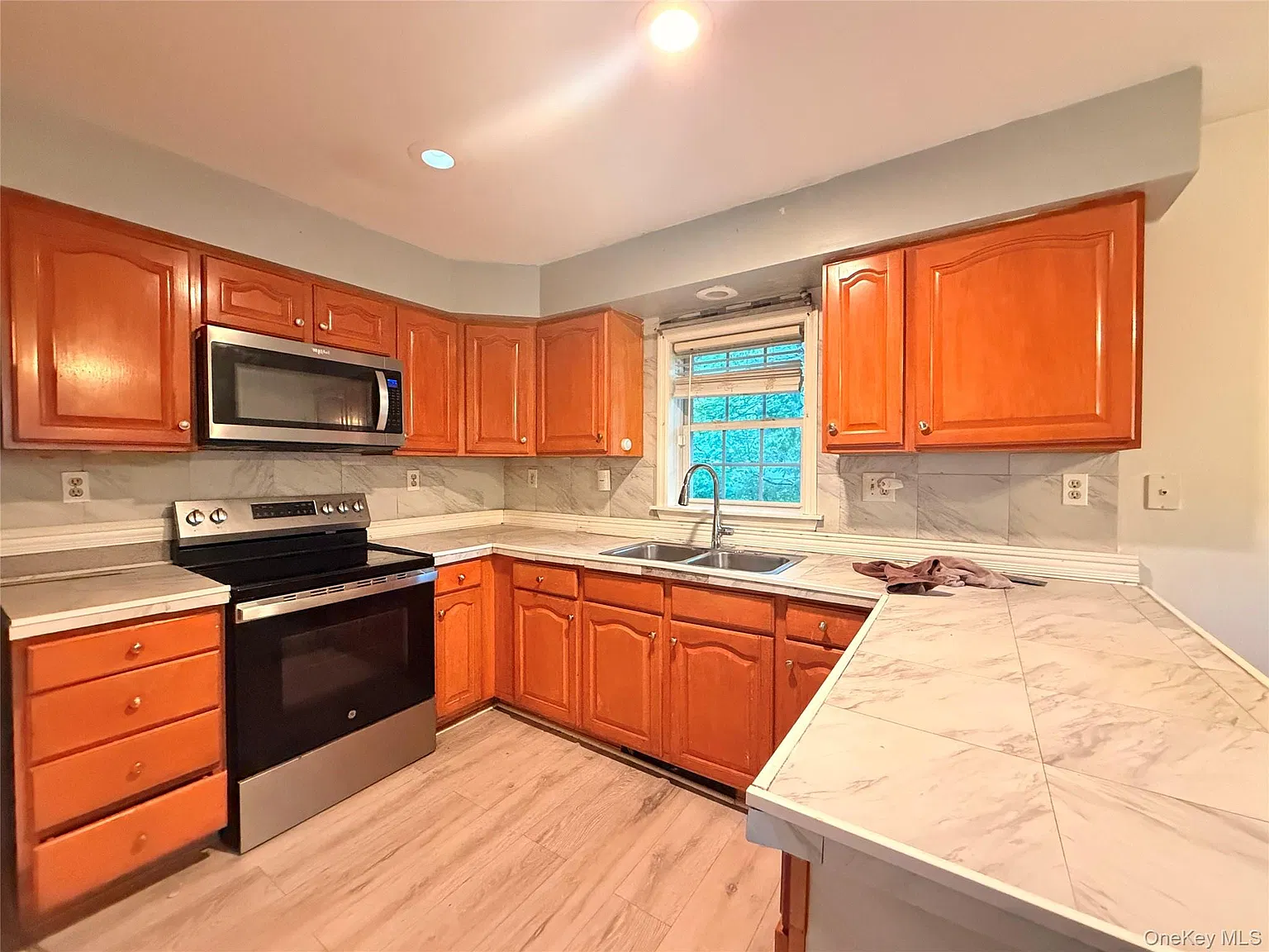 3 bed, 2.0 bath, 1232 sqft, $2,000 — Photo 4