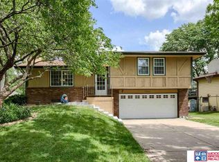 7230 Greenwood Ct, Lincoln, NE 68507