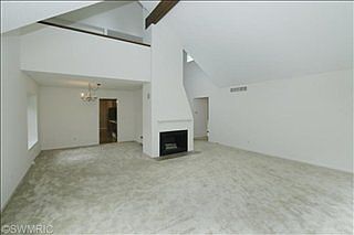 4th image of 1038 Essex Cir