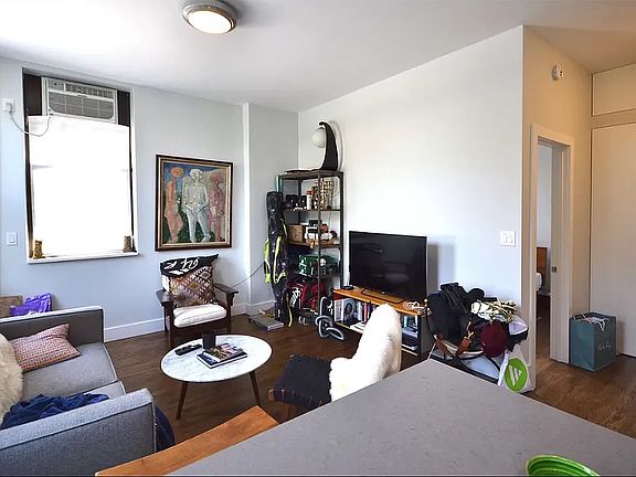 4th image of 384 Court St #4
