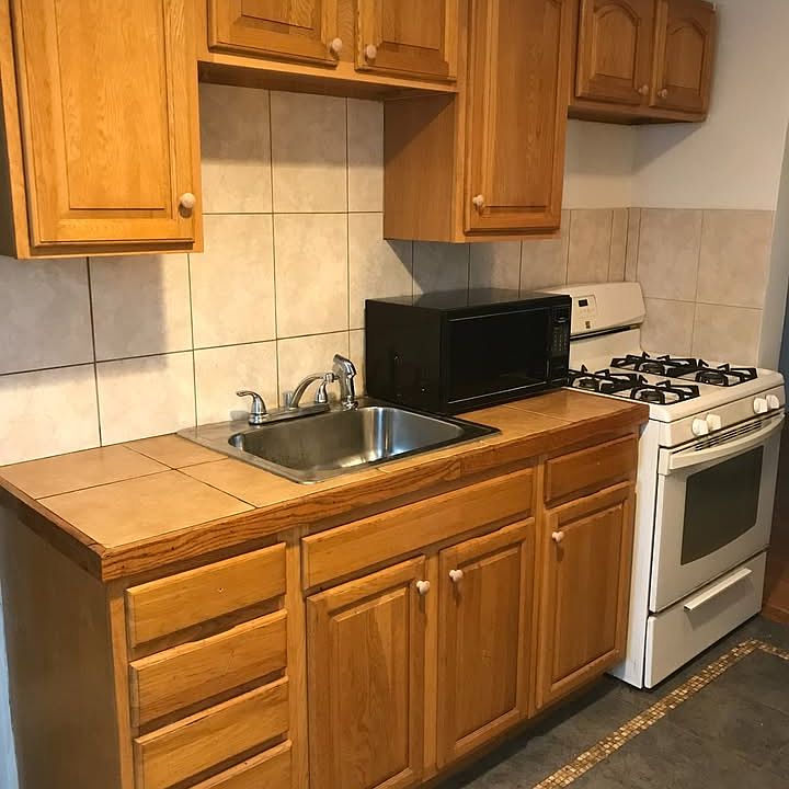 1st image of 2007 Broadway St #2