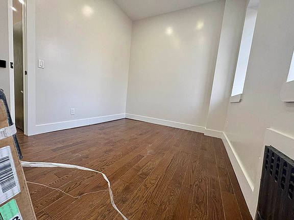 3rd image of 300 Van Buren St APT 3