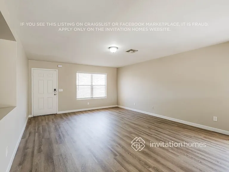 12648 N Main St — Photo 6