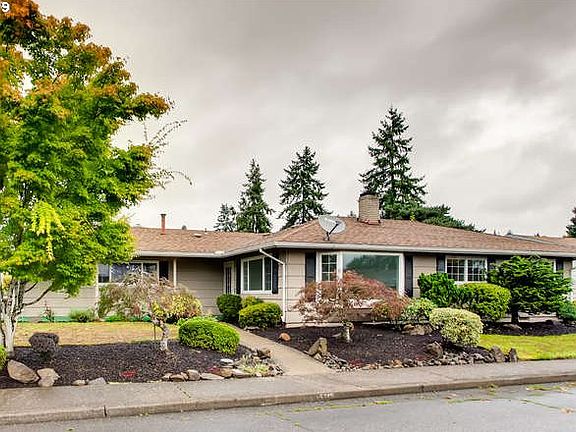 2nd image of 15745 SW Queen Victoria Pl