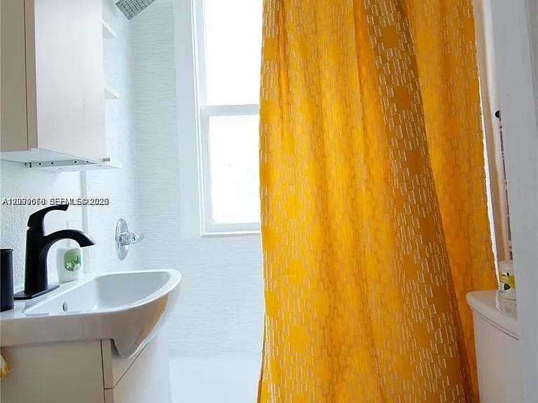 124 Mendoza Ave #9 — Photo 9