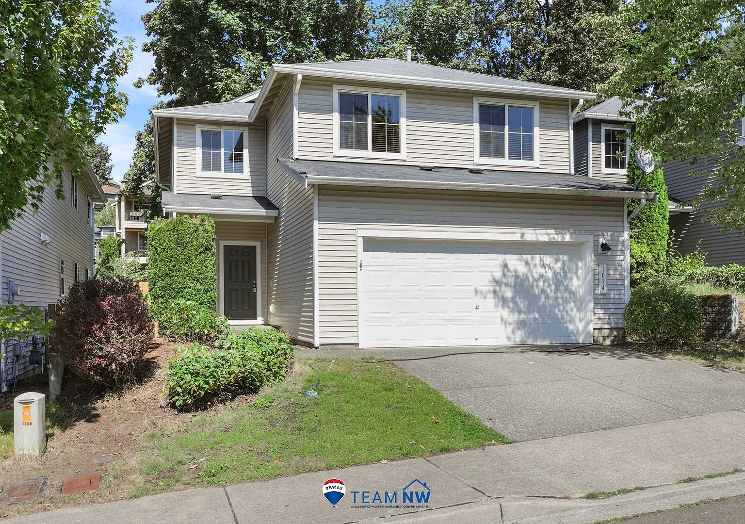 Move in ready now! Tumwater Hill home with 3 bedroom 2.5 baths, Tumwater School District. — Photo 1