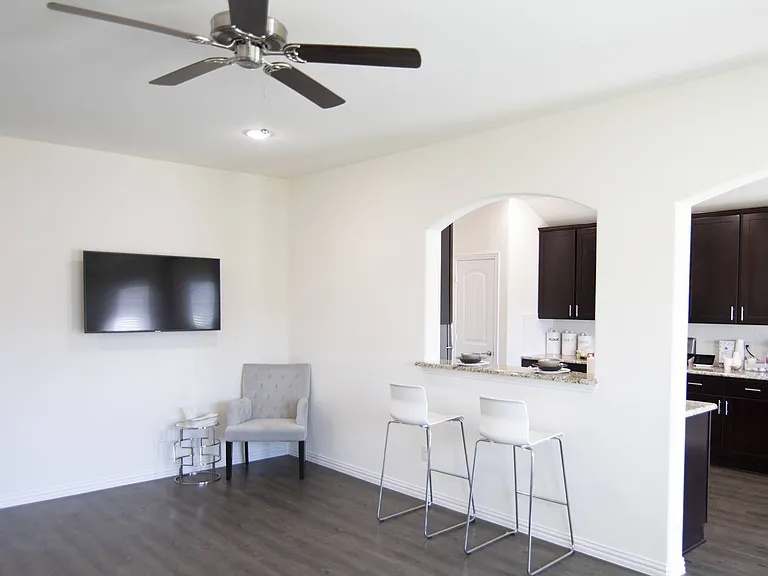 1707 Crimson Ave — Photo 2