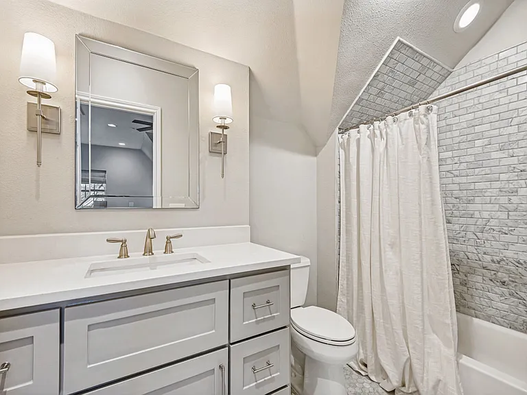 4556 Belclaire Ave — Photo 57