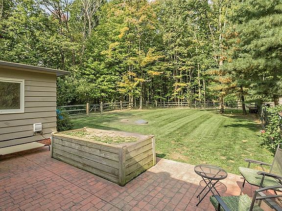 4th image of 70 Murwood Dr